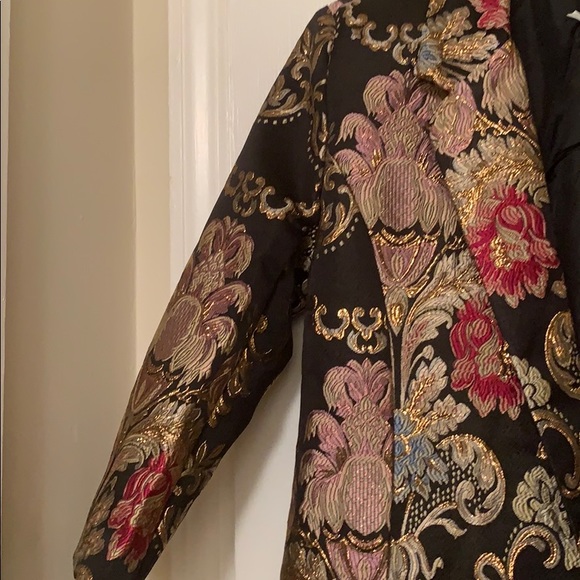 NWT..Silk Like Tapestry Blazer - Picture 4 of 8